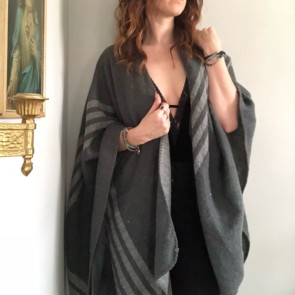 BB Dakota Reversible Poncho